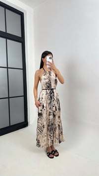 Ekru Siyah Desenli Ayarlanabilir Askılı Pileli Saten Elbise Gaus00377GausELBİSEGU1001883