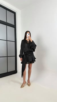 Siyah Işıltı Dokulu Volanlı Tasarım Mini Elbise Gaus00354GausELBİSEGU1001822