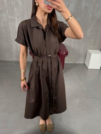 Acı Kahve Ön Düğmeli Kuşaklı Beli Lastikli Gömlek Yaka Elbise Gaus00178GausELBİSEGU1001411