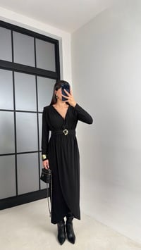 Siyah V Yaka Yırtmaçlı Gold Tokalı Sandy Kumaş Elbise GAUS-00876GAUSDressesGAUS-00876