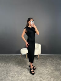 Siyah Kol Detaylı Arkası Yırtmaçlı Basic Midi Elbise GausELBİSEGU007142