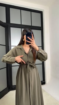 Haki Beli Lastikli Kuşaklı Tencel Elbise GAUS-01286GAUSELBİSEGAUS-01286