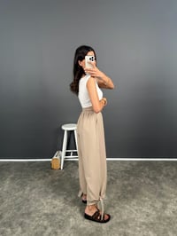 Vizon Paçası Bağlamalı Rahat Dokuma PantolonGausPANTOLONGU008399