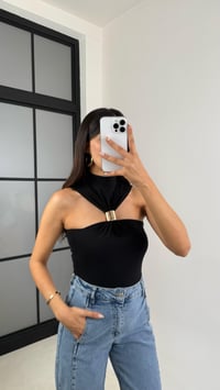 Siyah Sıfır Kol Gold Toka Detaylı Bluz GAUS-0098GAUSBLUZGAUS-0098