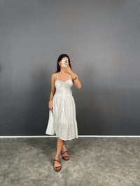 Lebies Beyaz Göğüs Destekli Önden Düğmeli Askılı ElbiseGausELBİSEGU008538
