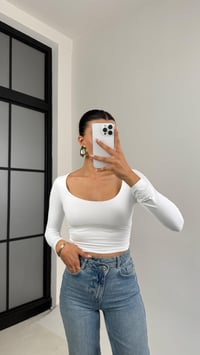 Beyaz Yuvarlak Yaka Yan Büzgü Detaylı Sandy Kumaş Bluz GAUS-0065GAUSBLUZGAUS-0065