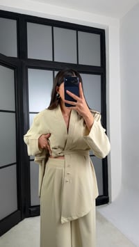 Taş Vatkalı Düğme Detaylı Belden Kuşaklı Ceket Beli Lastikli Pantolon Tencel Takım GAUS-01195GAUSTAKIMGAUS-01195