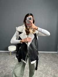 Siu Siyah İçi Beyaz Kürklü Yelek GausYELEKGU002776