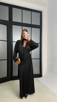 Siyah Şal Detaylı Tasarım Saten Elbise GAUS-01166GAUSELBİSEGAUS-01166