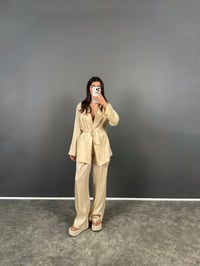 Maggy Taş Parlak Saten Büstiyerli Kemerli Ceket Büstiyer Pantolon Üçlü TakımGausTAKIMGU008727
