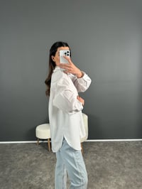 Min Beyaz Oversize Gizli Düğmeli GömlekGausGÖMLEKGU004642