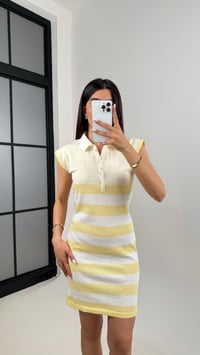 Beyaz Sarı Şerit Detaylı Polo Yaka İnce Triko Elbise Gaus00404GausELBİSEGU1001945