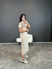 Kalio Taş Polo Yaka Yırtmaçlı Uzun Elbise GausELBİSEGU004444