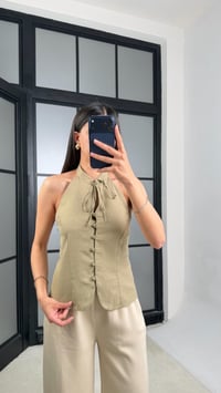 Haki Boyundan Bağlamalı Düğmeli Keten Bluz GAUS-01422GAUSBLUZGAUS-01422