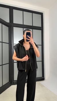 Siyah Paraşüt Kumaş Detaylı Yelek Pantolon İkili Modal Kumaş Takım GAUS-01369GAUSTAKIMGAUS-01369