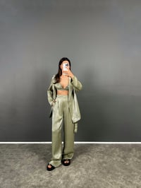 Maggy Yeşil Parlak Saten Büstiyerli Kemerli Ceket Büstiyer Pantolon Üçlü TakımGausTAKIMGU008726