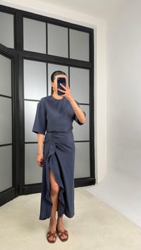 Lacivert Yırtmaç Detaylı Tencel Elbise GAUS-01405GAUSELBİSEGAUS-01405