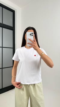 Beyaz Yaka Kalp İşlemeli Tshirt Gaus00361GausTSHIRTGU1001836