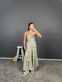 Enika Haki Keten İşlemeli Boyundan Bağlamalı ElbiseGausELBİSEGU008268