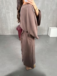 Kahve Yarasa Kol Kuşaklı Yırtmaçlı Tensel Elbise Gaus00225GausELBİSEGU1001521