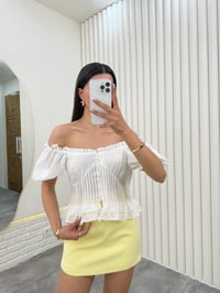 Beyaz Balon Kol Önü Düğmeli Fırfırlı Tensel Crop Bluz Gaus00279GausBLUZGU1001648