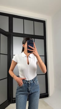 Beyaz Polo Yaka Fermuarlı Basic Bluz GAUS-01467GAUSBLUZGAUS-01467