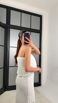 Beyaz Askılı Nakışlı Beli Lastikli Triko Elbise GAUS-01398GAUSELBİSEGAUS-01398