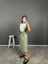 Elle Yeşil Kemerli Yandan Cepli ElbiseGausELBİSEGU008139