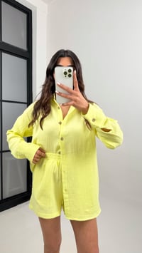 Sarı Önü Düğmeli Gömlek Beli Lastikli Cepli Şort Müslin Takım Gaus00343GausTAKIMGU1001798