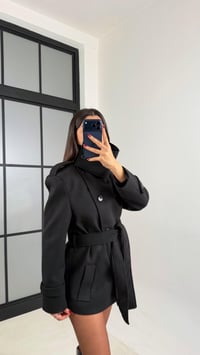 Siyah Dik Yakalı Vatkalı Kuşaklı Kaşe Kaban GAUS-00704GAUSKABANGAUS-00704