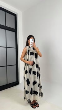 Taş Siyah Desenli Sırt Bağlamalı Astarlı Kırışık Kumaş Elbise Gaus00642GausELBİSEGU1002494