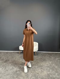 Kalio Kahve Polo Yaka Yırtmaçlı Uzun ElbiseGausELBİSEGU004446