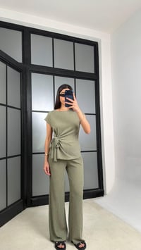 Yeşil Bağlama Detaylı Bluz Beli Lastikli Pantolon Krinkıl Kumaş Takım GAUS-01308GAUSSuitsGAUS-01308