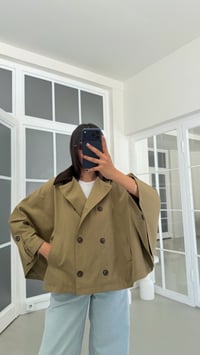 Haki Kadife Yaka Astarlı Pelerin Trençkot GAUS-01907GAUSمعاطف الترنشكوت GAUS-01907