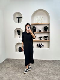 Vole Siyah Oys Modal Kumaş Polo Yaka Yırtmaçlı Elbise GausELBİSEGU008929