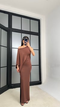 Kahve Tek Omuz Yarasa Kol Premium Elbise GAUS-01430GAUSELBİSEGAUS-01430