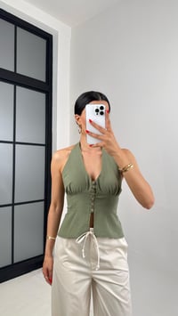 Yeşil Boyundan Bağlamalı Düğmeli Keten Bluz Gaus00507GausBLUZGU1002191