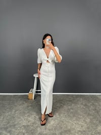 Bouts Beyaz Astarlı Yakası Bağlamalı Keten ElbiseGausELBİSEGU008362