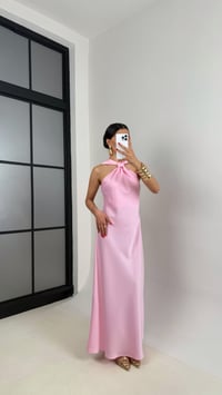 Pembe Bağlama Detaylı Saten Elbise Gaus00503GausELBİSEGU1002180