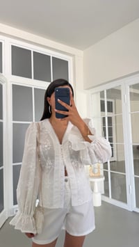 Beyaz Nakışlı Balon Kol Premium Gömlek GAUS-01773GAUSGÖMLEKGAUS-01773