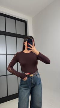 Acı Kahve Dantel Detaylı ZR Model Parmak Geçirmeli Bluz GAUS-01018GAUSBLUZGAUS-01018