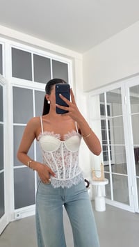 Beyaz Dantelli Çıkarılabilir Askılı Sırtı Lastikli Korse GAUS-01923GAUSBlouseGAUS-01923