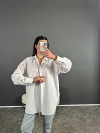 Min Beyaz Oversize Gizli Düğmeli GömlekGausGÖMLEKGU004642