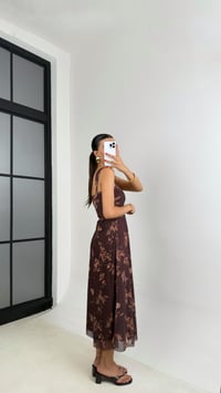 Kahve Askılı Dantel Detaylı Çiçek Desenli Astarlı Elbise GAUS-0046GAUSELBİSEGAUS-0046