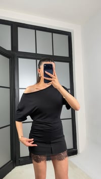 Siyah Yan Drape Detaylı Basic Bluz GAUS-01317GAUSBLUZGAUS-01317