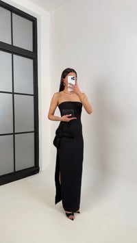 Siyah Çiçek Detaylı Yırtmaçlı Elbise Gaus00374GausELBİSEGU1001880
