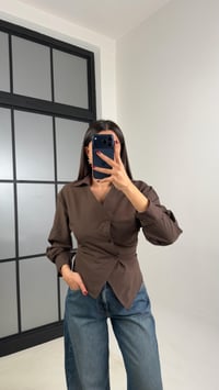 Acı Kahve Asimetrik Kesim Poplin Gömlek GAUS-00623GAUSGÖMLEKGAUS-00623