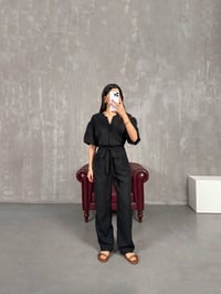 Siyah Kuşaklı V Yaka Keten Kısa Balon Kol Tulum Gaus00179GausTULUMGU1001418