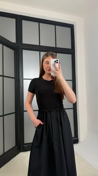 Siyah Kısa Kol Beli Lastikli Basic Elbise GAUS-01258GAUSELBİSEGAUS-01258