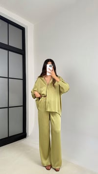Yağ Yeşili Gömlek Beli Lastikli Pantolon İkili Premium Saten Takım GAUS-0074GAUSTAKIMGAUS-0074